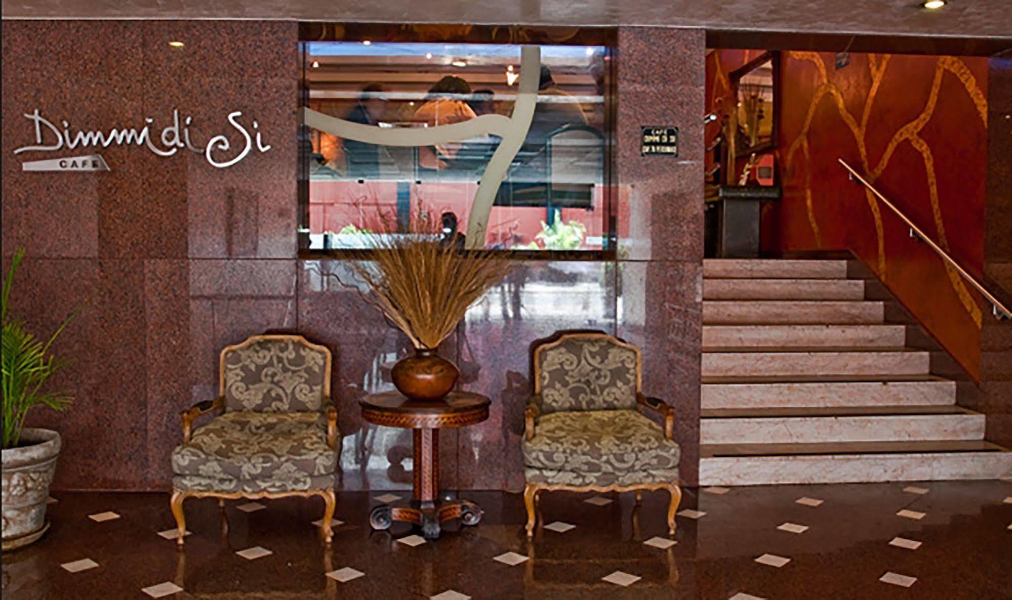 Hotel Maria Angola リマ エクステリア 写真